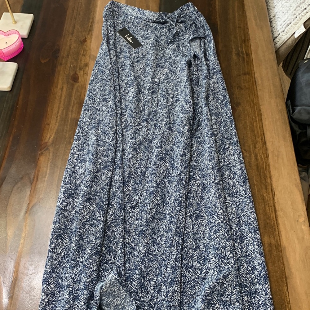 Floral skirt with slit and zipper and drawstring